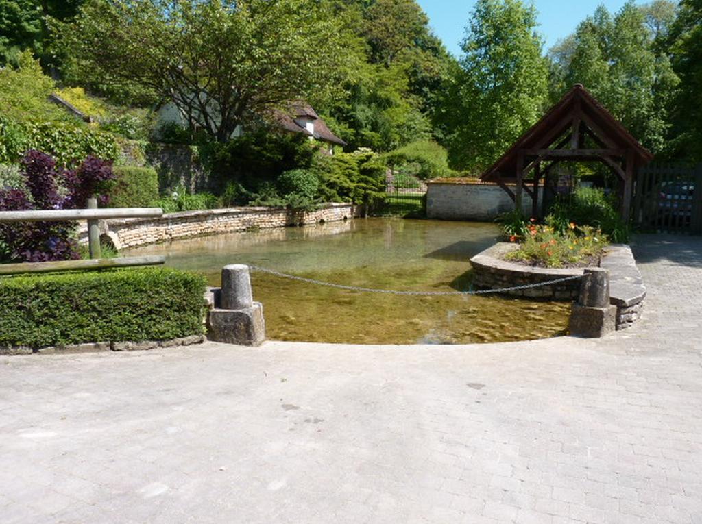 Le Gite Du Petit Lavoir Beze Phòng bức ảnh